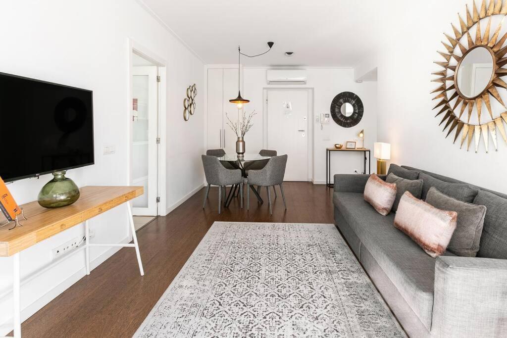 Lisbon Metro & Pool Apartment Exterior photo
