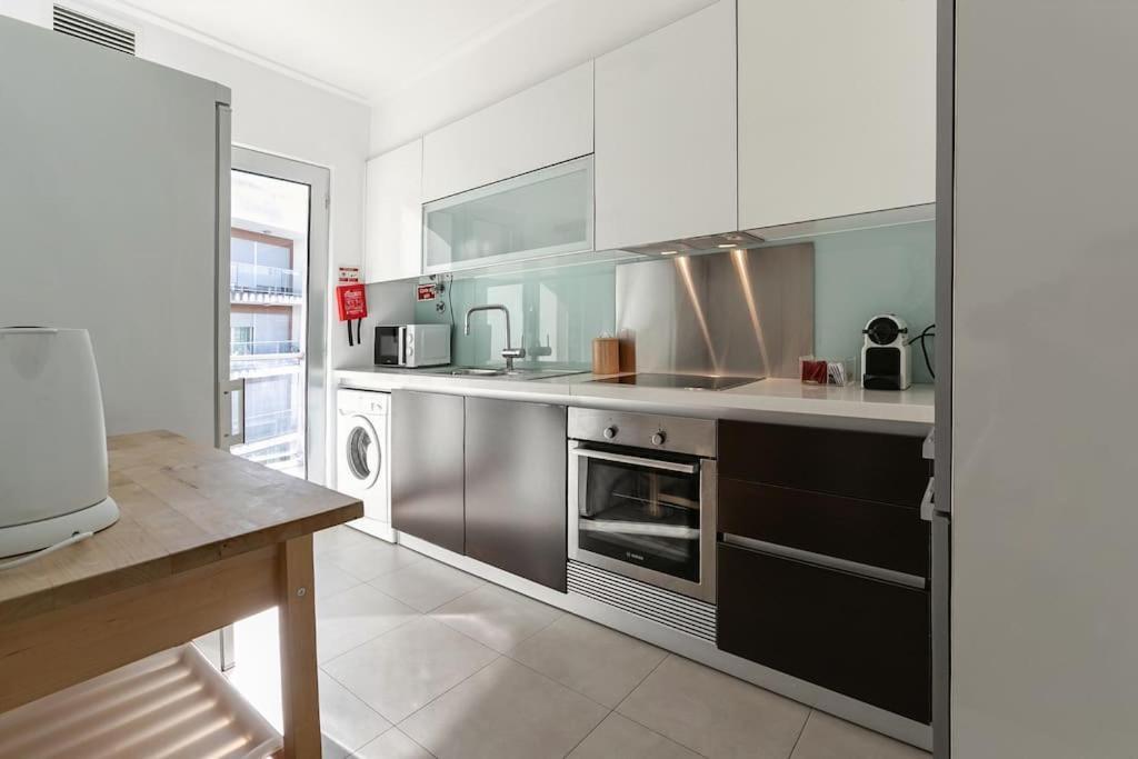 Lisbon Metro & Pool Apartment Exterior photo