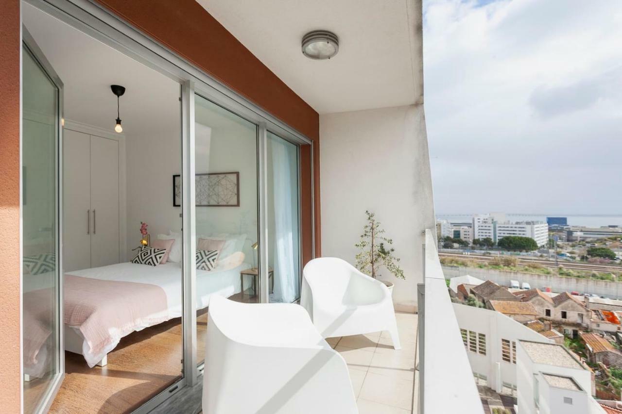 Lisbon Metro & Pool Apartment Exterior photo